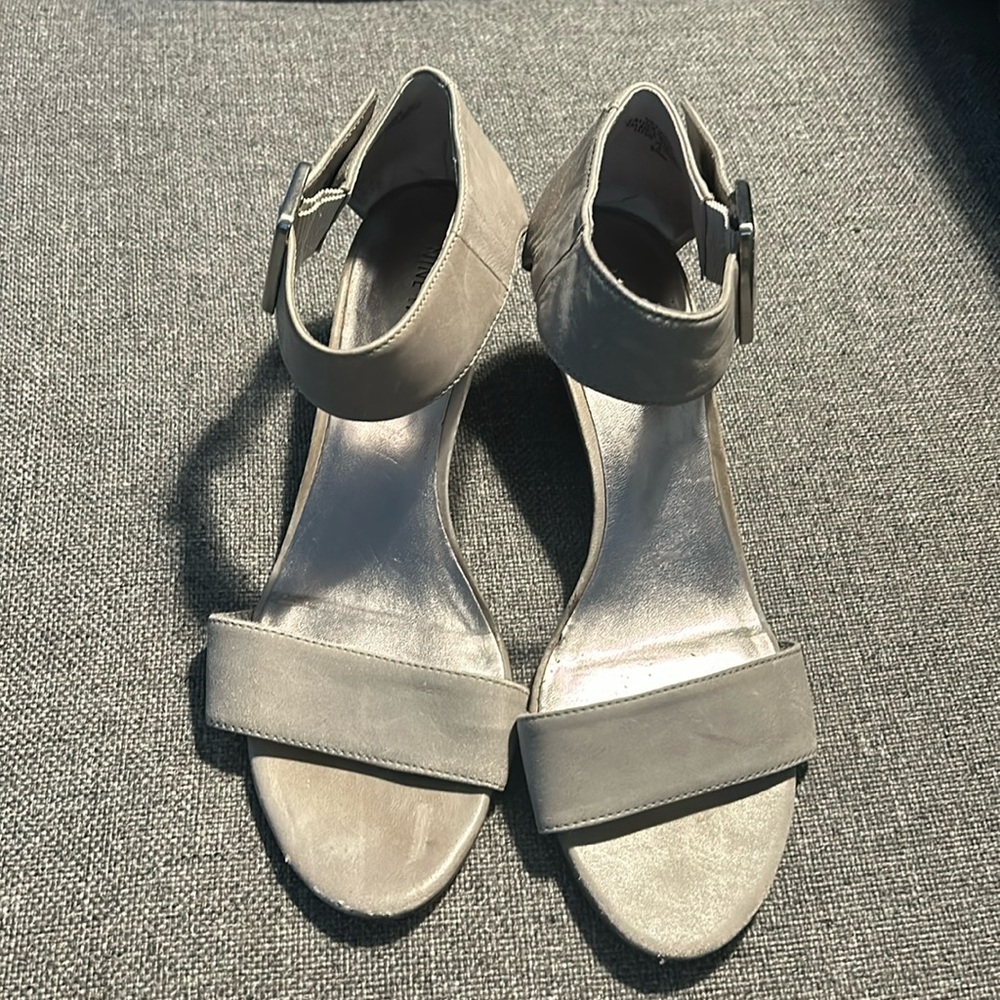 Nine West Women’s open toe ankle strap wedge heels. Grey leather. Size 8.5